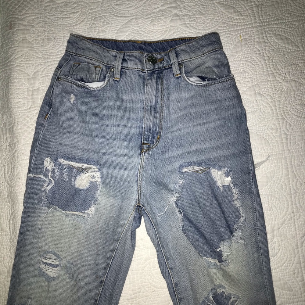 BDG Lightwash Ripped Mom Jeans